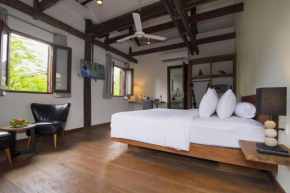 Отель Enkosa 4-Bedroom Wooden Luxury House  Siem Reap